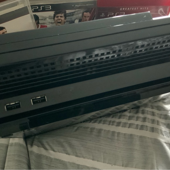 Sony Playstation 3 PHAT Fat CECHG01 40GB Console, games & accessories included. - Picture 3 of 5